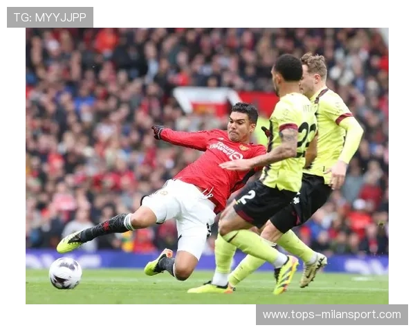 卡塞米罗禁区混战中铲射破门